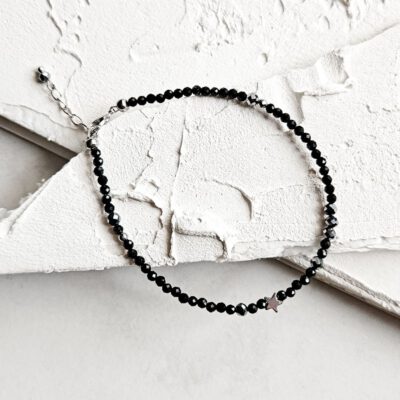 Smulkių akmenėlių apyrankė su žvaigždele