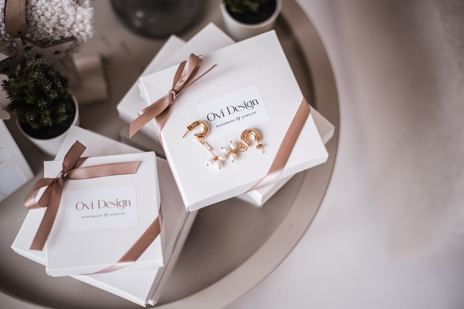 ovi-design-ranku-darbo-papuosalai-apie-1